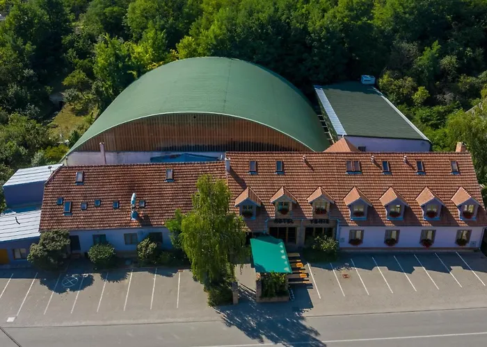 - Szálloda 3*